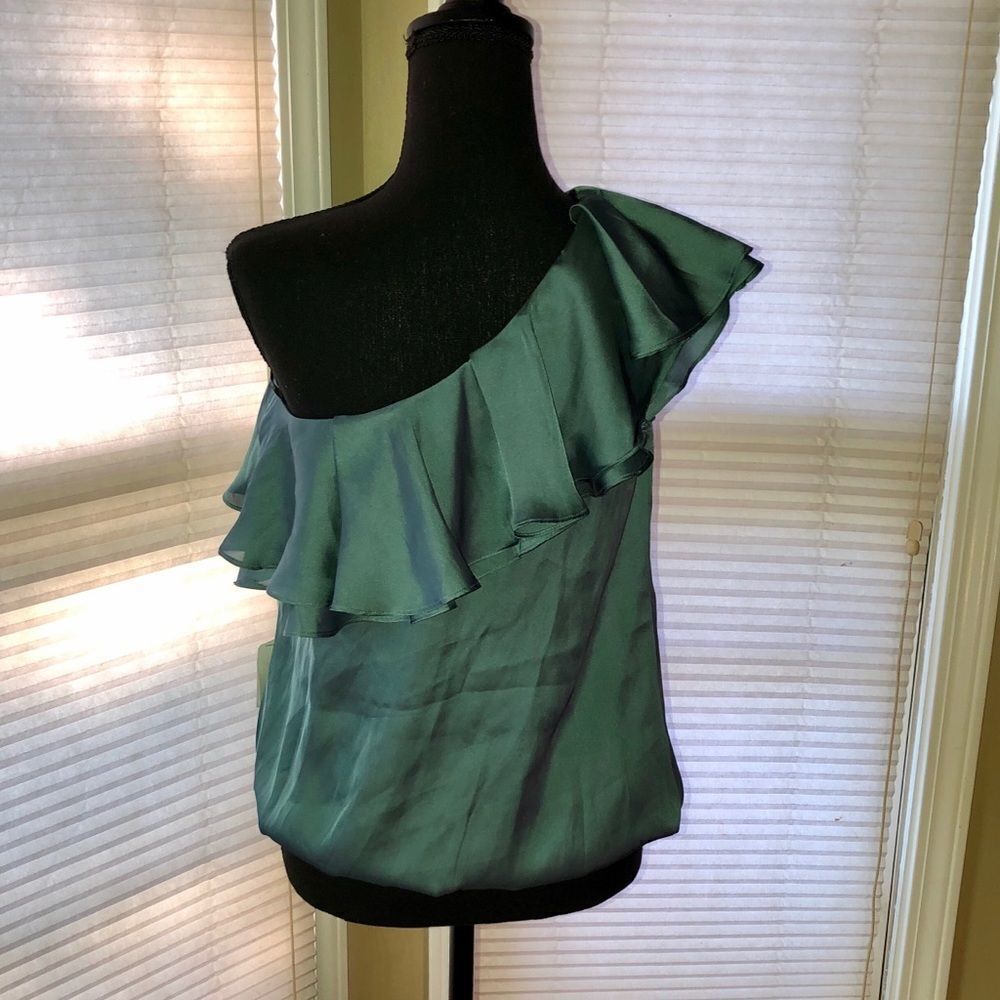 Forever21 One off Shoulder Ruffle Blouse - Picture 2 of 4